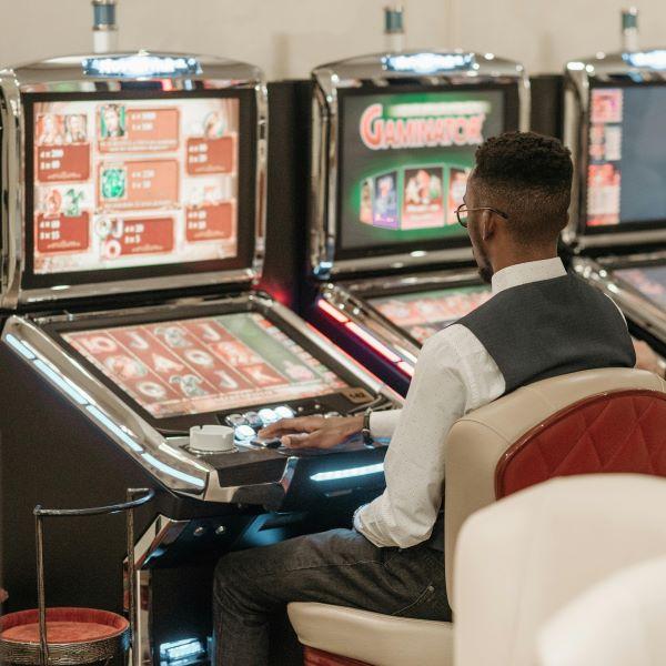 Khám phá thế giới casino với casino realistic games độc đáo và trải nghiệm mới mẻ